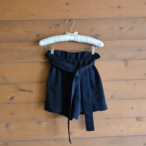 Aritzia Paperbag Shorts Wilfred Tie Waist High Rise 2 Black Pocket Bottom Short - Picture 2 of 7